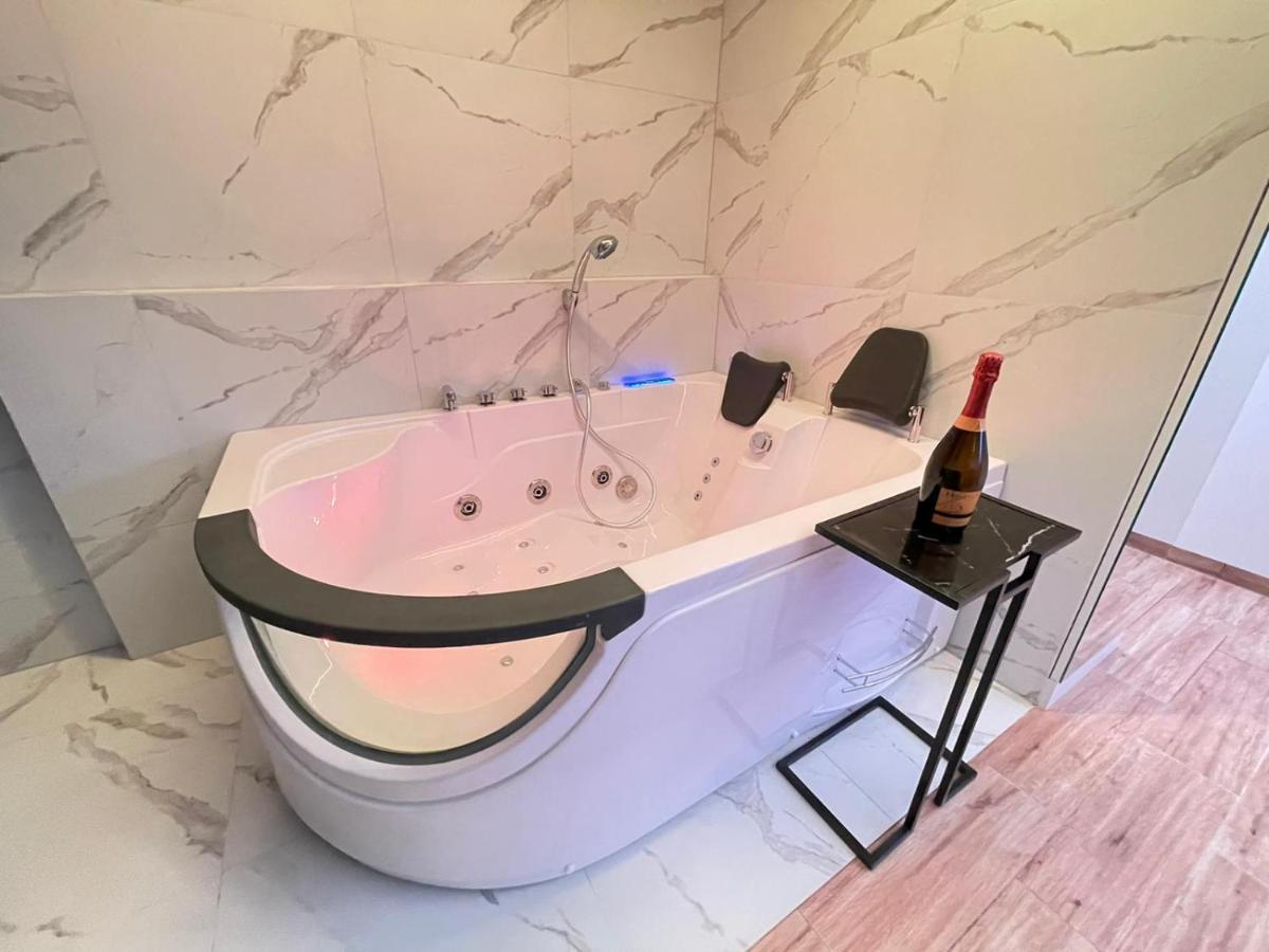 ורשה Yourapart Jacuzzi Przy Zamku Krolewskim מראה חיצוני תמונה